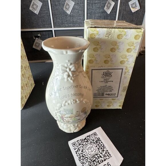 VTG PRECIOUS MOMENTS 1985 White Floral Vase w Scripture "WE GATHER TOGETHER" - Picture 2 of 4